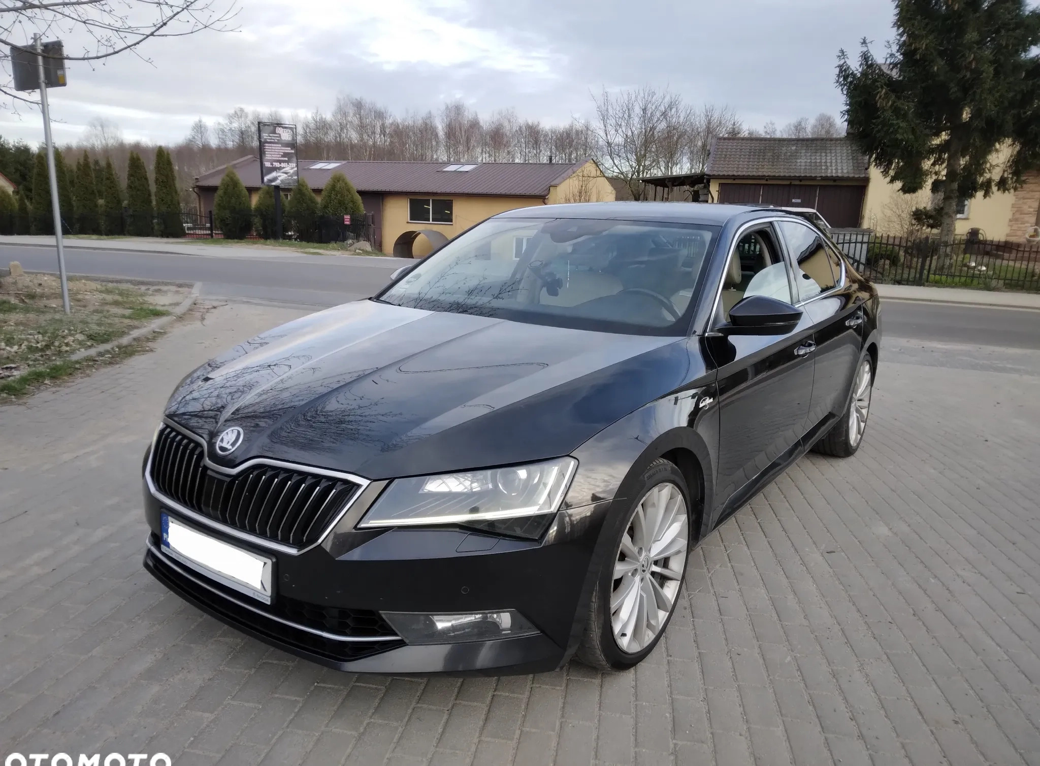 Skoda Superb cena 66900 przebieg: 330000, rok produkcji 2017 z Brzeziny małe 379